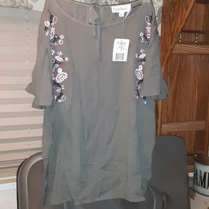 Silk tie in back blouse